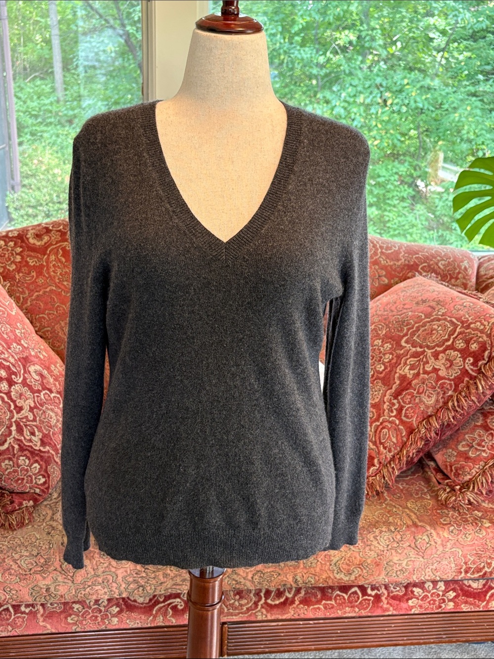 Lord & Taylor 100% Cashmere  V-Neck Women's Sweater - Charcoal